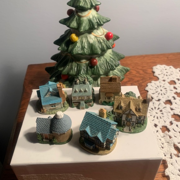 Other - 6 Miniature Houses